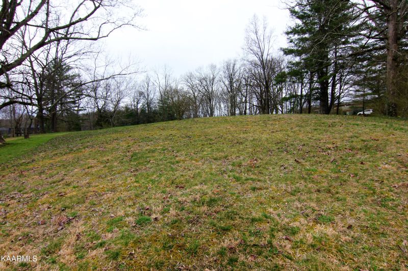 12 Ledford Dr, Crossville, TN 38555