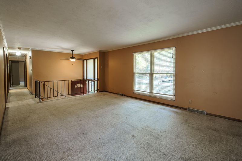 12 Windhaven Ln, Oak Ridge, TN 37830