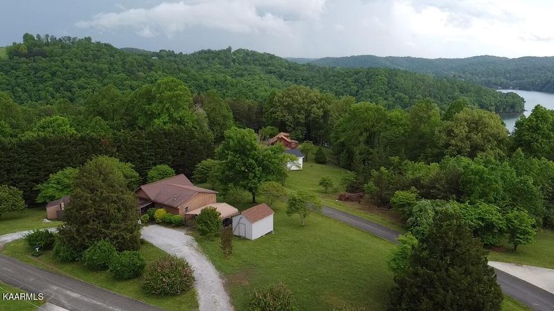 120 Alford Ln, Jacksboro, TN 37757