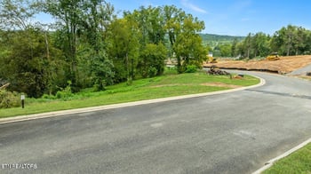 120 Black Oak Dr, Oak Ridge, TN 37830