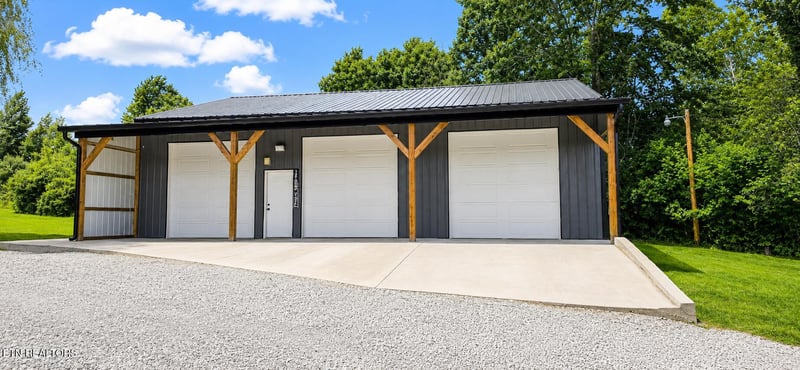 120 Bond Cir, Oneida, TN 37841