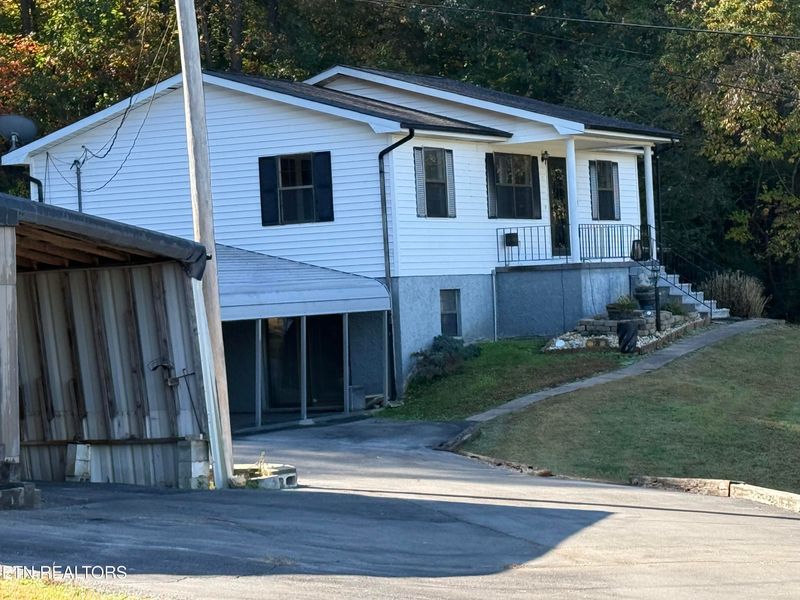 120 Bryant Ln, Harriman, TN 37748