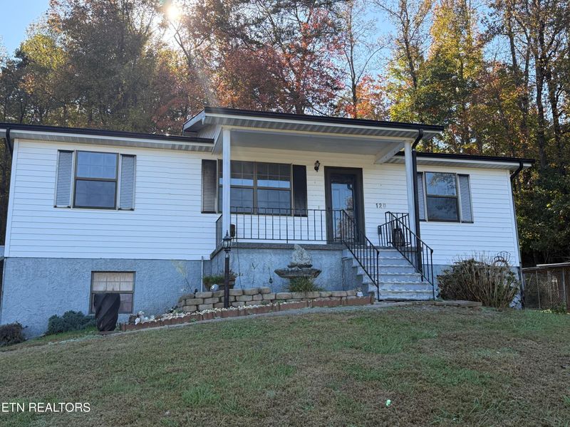 120 Bryant Ln, Harriman, TN 37748