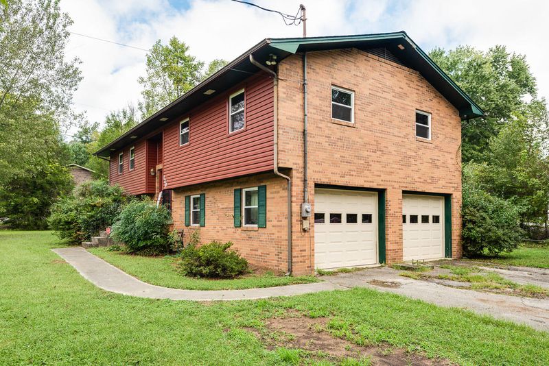 120 Cedar Rd, Clinton, TN 37716