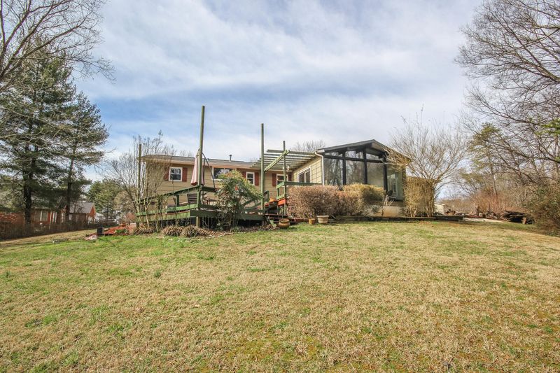 120 Chestnut Ln, Maryville, TN 37801