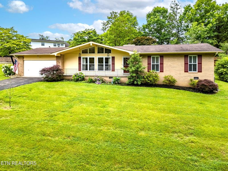 120 Cooper Cir, Oak Ridge, TN 37830