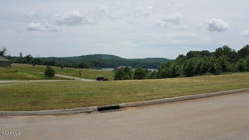 120 Docks Of The Bay Dr, Harriman, TN 37748