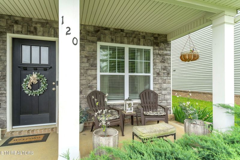 120 E Elderberry St, Oak Ridge, TN 37830