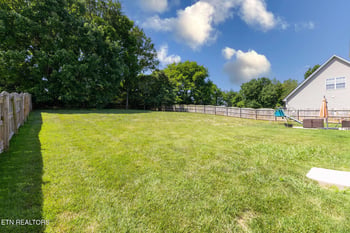 120 E Glenview Dr, Lenoir City, TN 37771