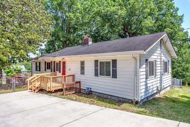 120 E Magnolia Ln, Oak Ridge, TN 37830