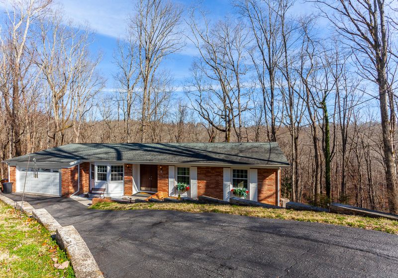 120 E Morningside Dr, Oak Ridge, TN 37830
