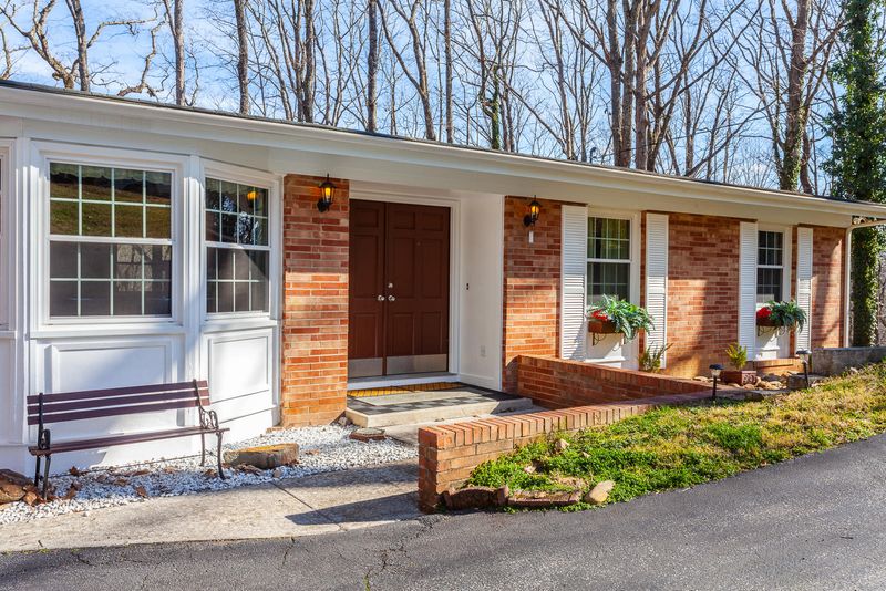 120 E Morningside Dr, Oak Ridge, TN 37830
