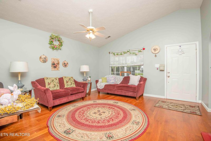 120 Emerald Ct Pl, Lenoir City, TN 37771