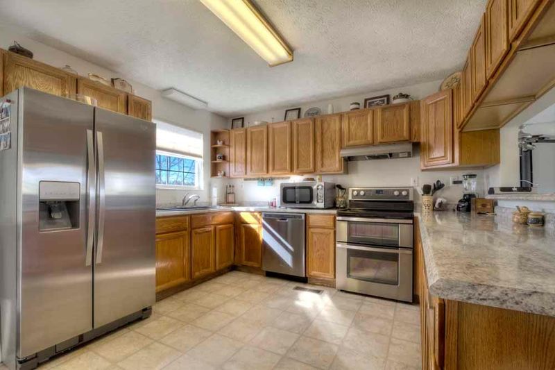 120 Fairway Dr, Loudon, TN 37774