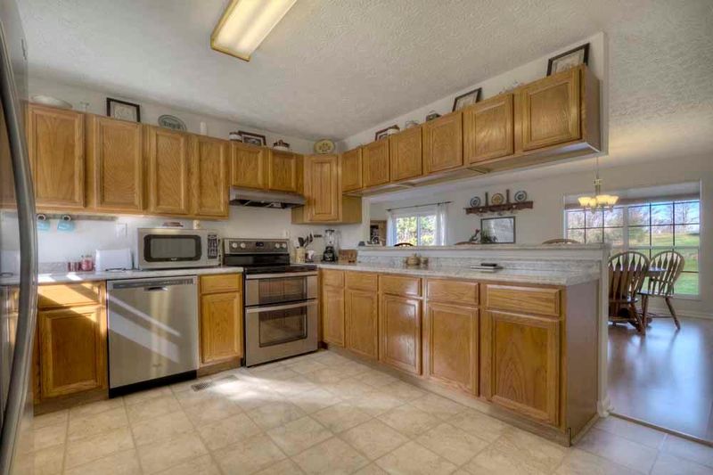 120 Fairway Dr, Loudon, TN 37774