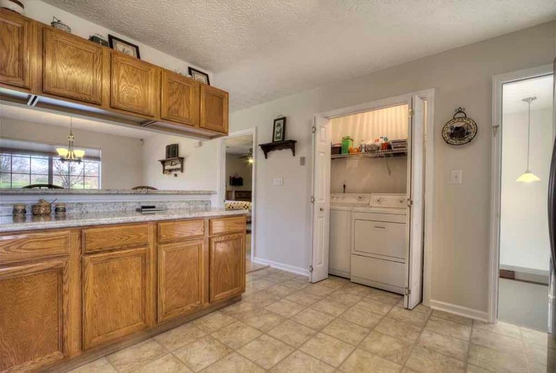 120 Fairway Dr, Loudon, TN 37774