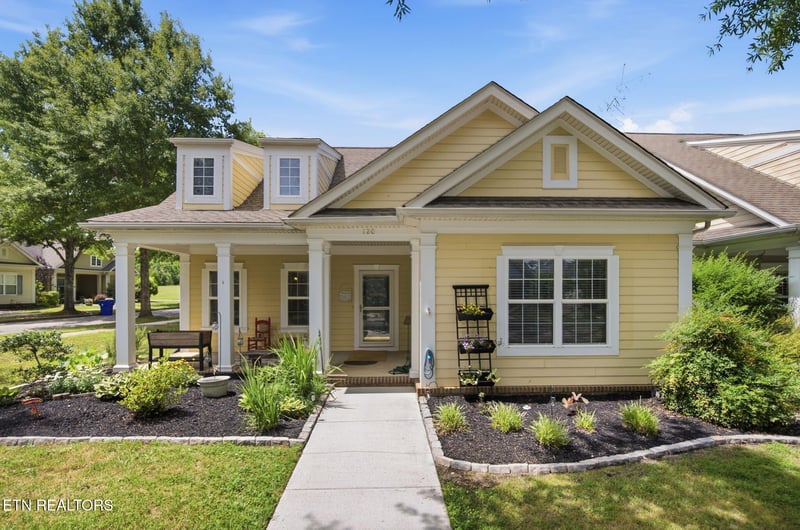 120 Fortenberry St, Oak Ridge, TN 37830