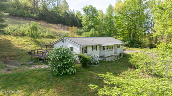 120 Huckleberry Ln, Rocky Top, TN 37769