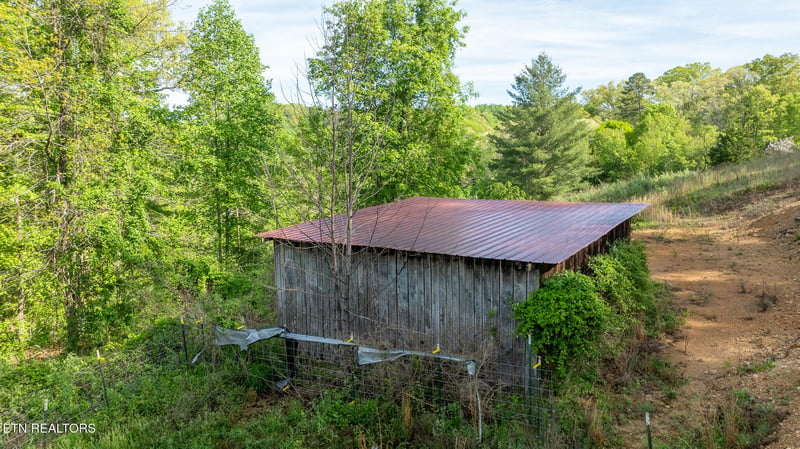 120 Huckleberry Ln, Rocky Top, TN 37769