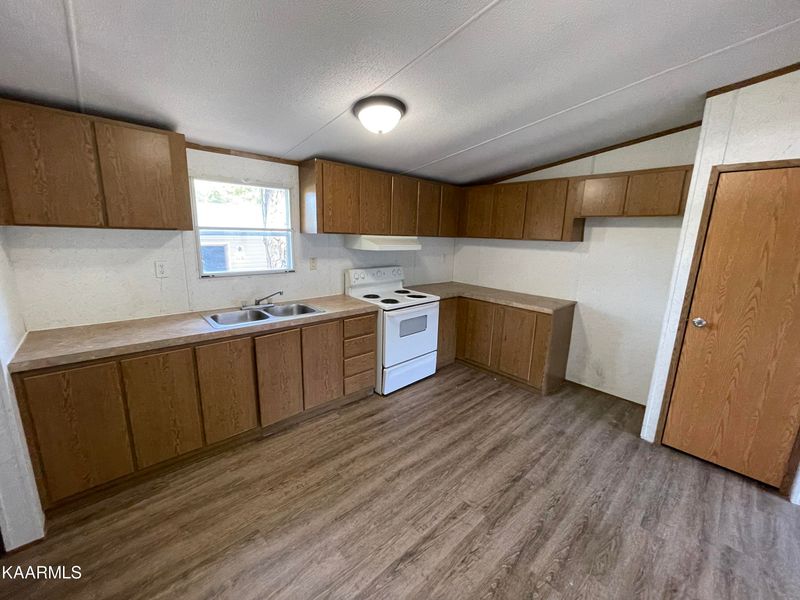 120 King St, Clinton, TN 37716