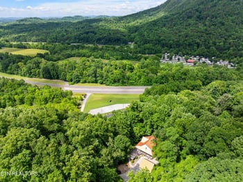 120 Kingdom Ln, Walland, TN 37886