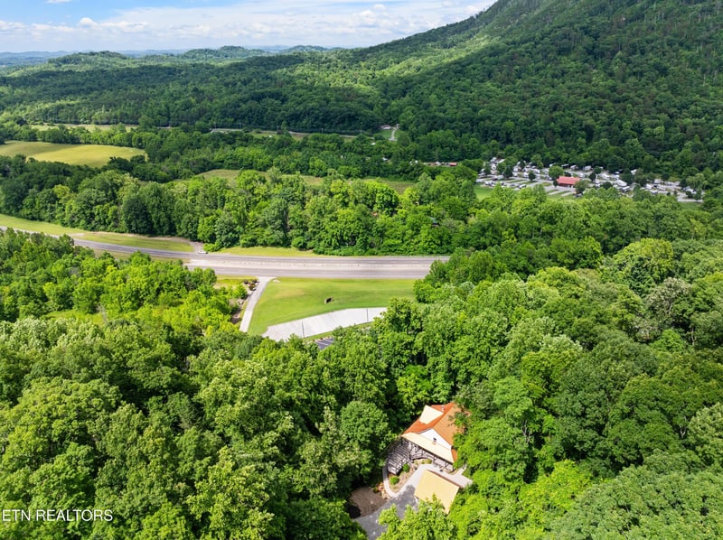 120 Kingdom Ln, Walland, TN 37886