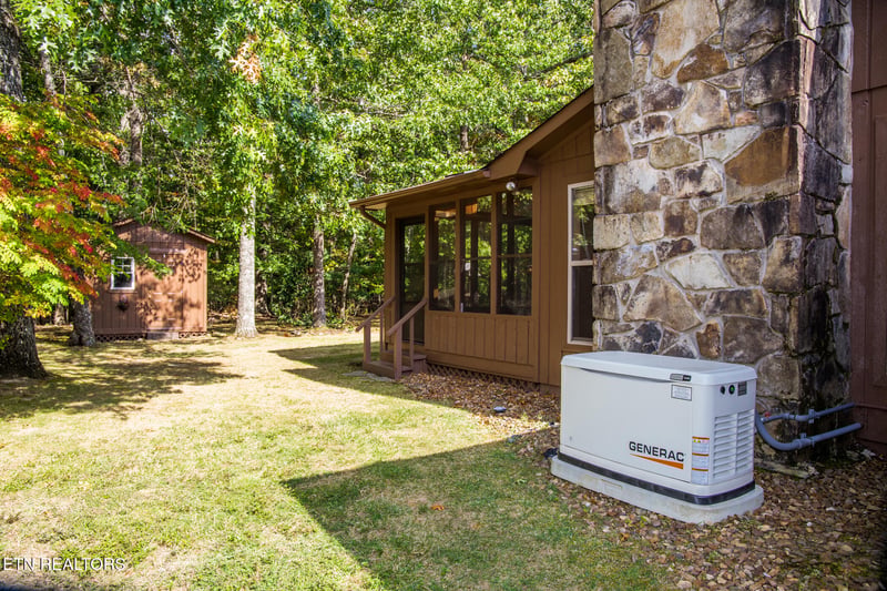 120 Lakeside Dr, Crossville, TN 38558