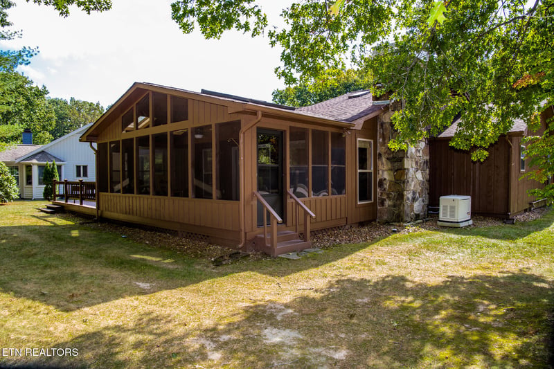 120 Lakeside Dr, Crossville, TN 38558
