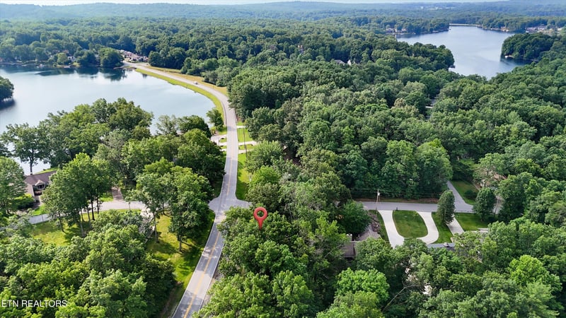 120 Lakeview Dr, Crossville, TN 38558