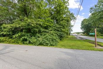 120 Lakeview Dr, Crossville, TN 38558