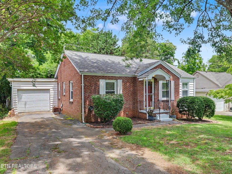 120 Lonas Dr, Maryville, TN 37803