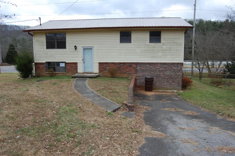 120 Lynwood Ln, Oak Ridge, TN 37830