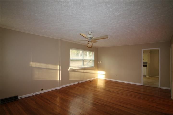 120 Malvern Rd, Oak Ridge, TN 37830