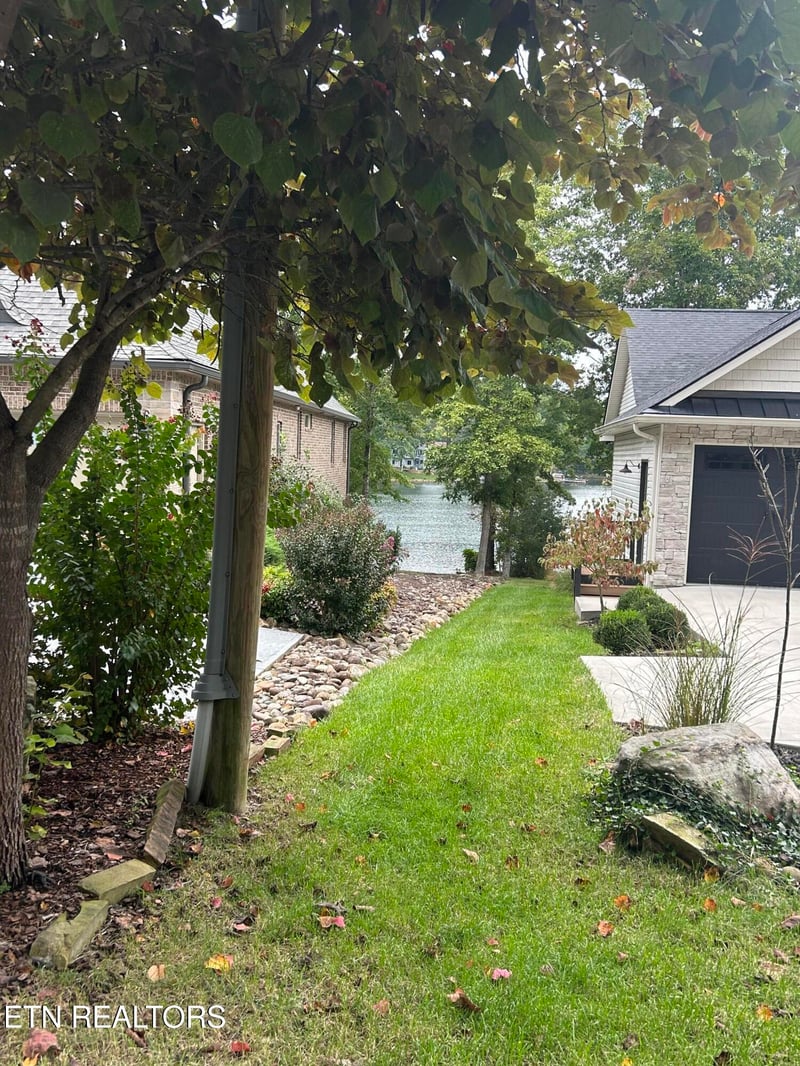 120 Meadowview Dr, Crossville, TN 38558