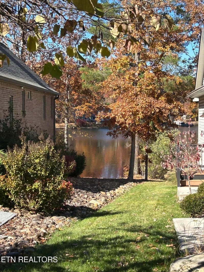 120 Meadowview Dr, Crossville, TN 38558