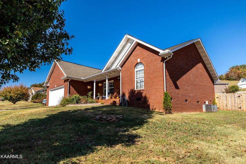 120 Mountain Crest Ln, Greenback, TN 37742