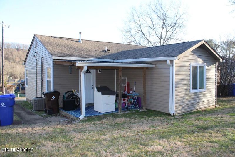 120 N Jefferson Cir, Oak Ridge, TN 37830
