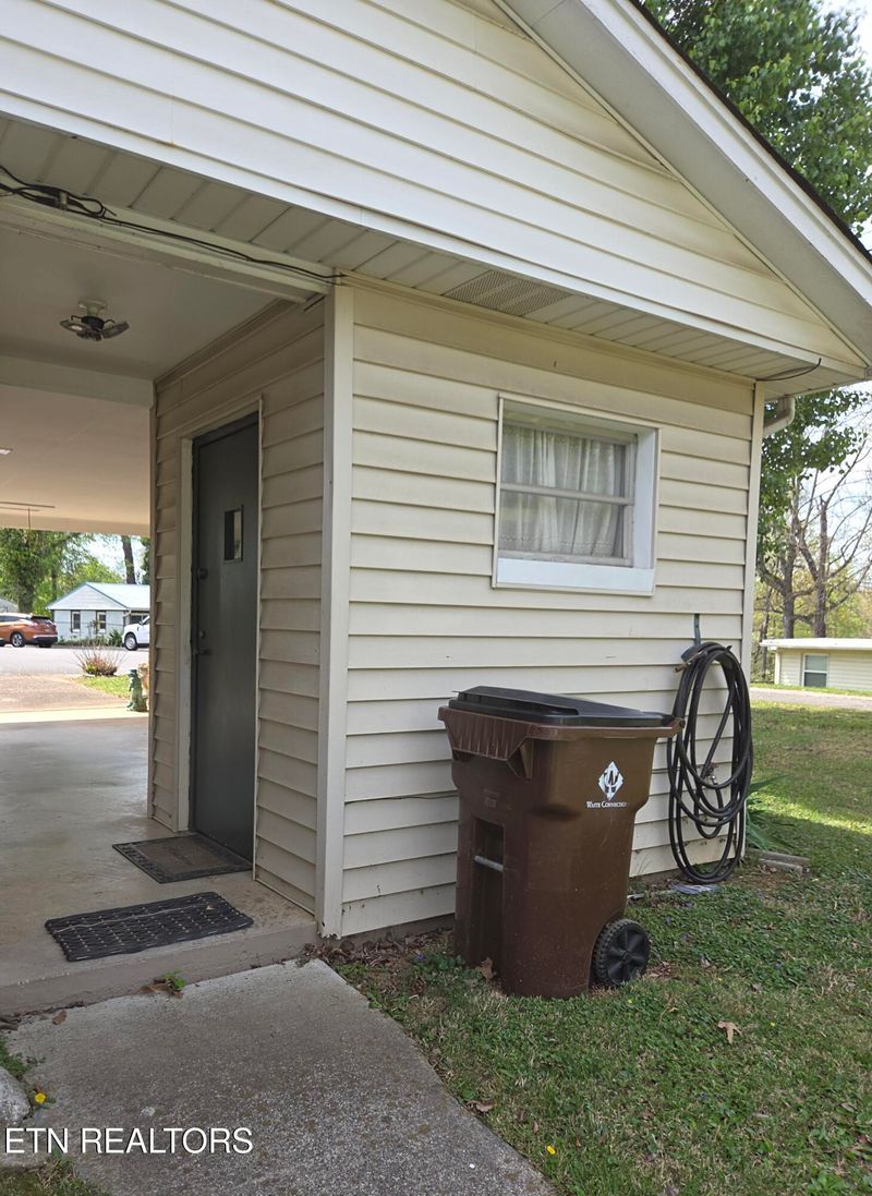 120 Nasson Ln, Oak Ridge, TN 37830