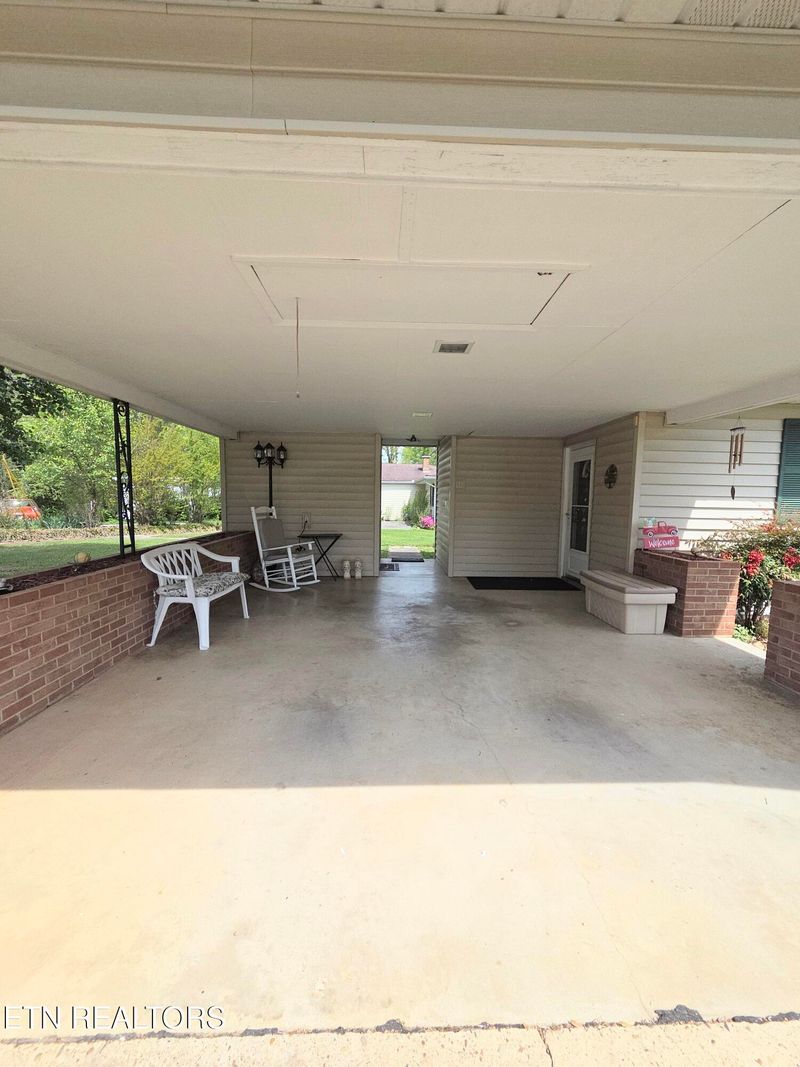 120 Nasson Ln, Oak Ridge, TN 37830
