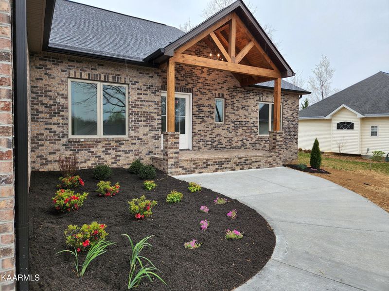 120 Nunnehi Trail Tr, Vonore, TN 37885