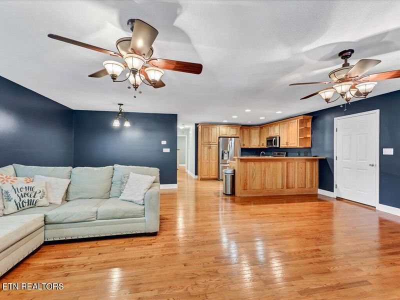 120 Oak Rd, Powell, TN 37849