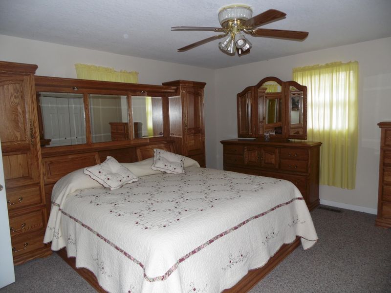 120 Old Pinecrest Ln, Jacksboro, TN 37757