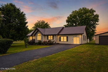 120 Oscar Ln, Speedwell, TN 37870