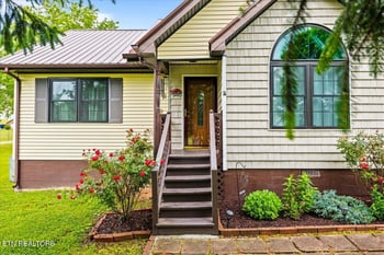 120 Oscar Ln, Speedwell, TN 37870