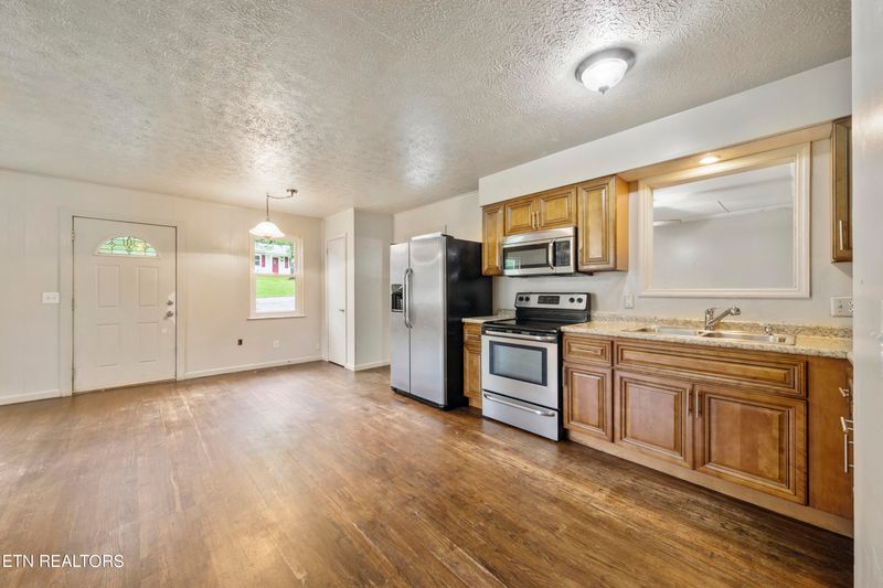 120 Pike Ln, Caryville, TN 37714