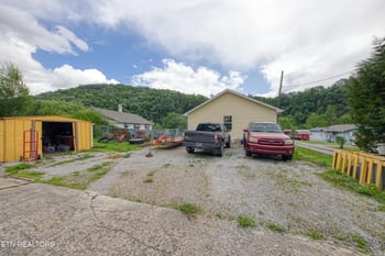 120 Rew St, Oakdale, TN 37829