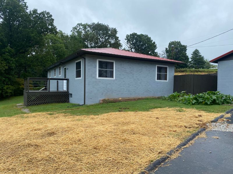 120 Sugar Hollow Rd, Lafollette, TN 37766