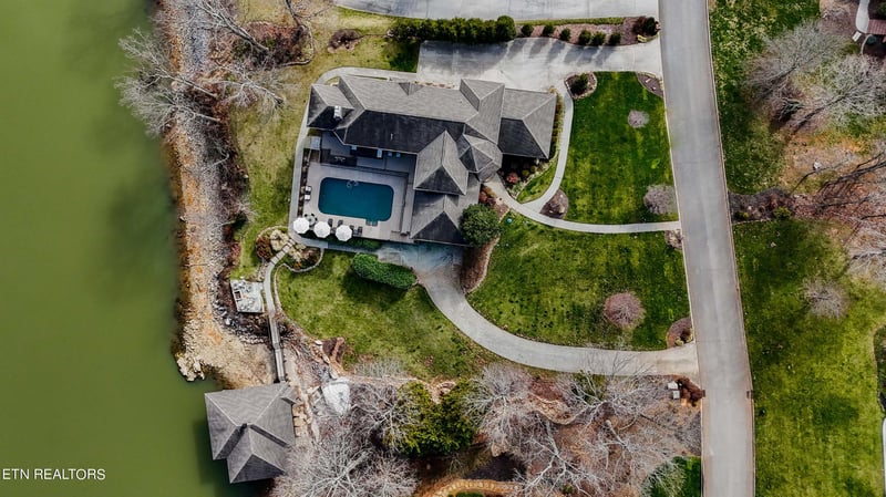 120 Turtle Cove Ct, Lenoir City, TN 37772