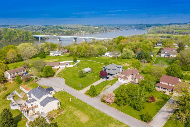 1200 Fairway Dr, Loudon, TN 37774
