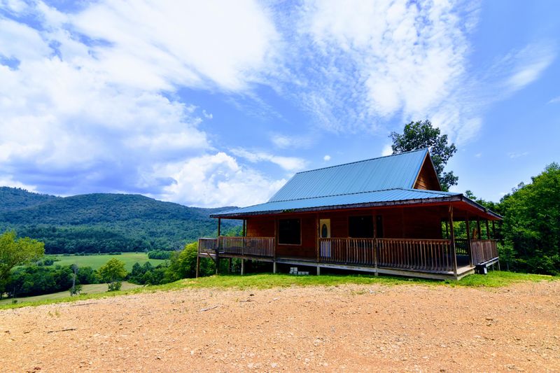 1200 Lower Jellico Rd, Winfield, TN 37892